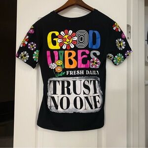 Fresh Laundry Womens Tee T Shirt L 38” Good Vibes Black Hippie Flowers Emojis